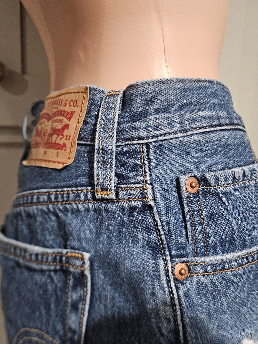 Levi's 501 Original Distressed Denim Cutoff Shorts Medium Wash Size W25 - Picture 16 of 16